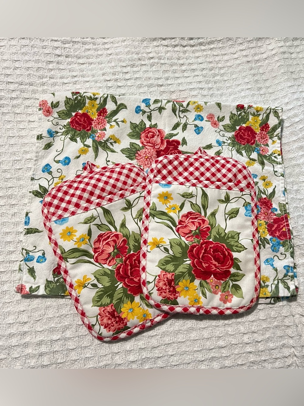 The Pioneer Woman Sweet Rose Potholder & Kitchen Towel Bundle Collectible